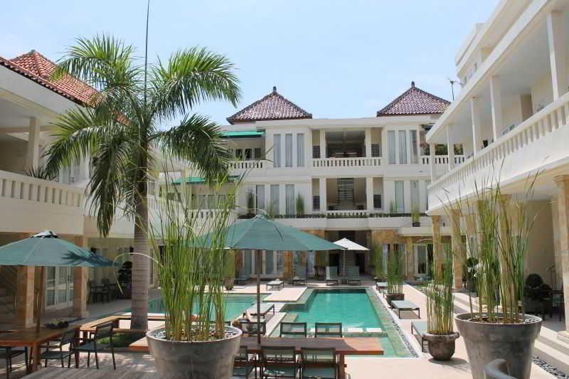 Bali Court Hotel & Apartment Легиан Екстериор снимка