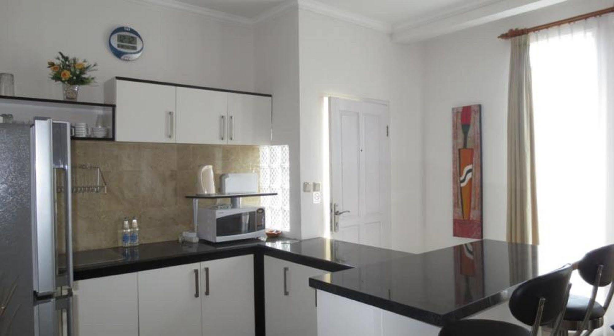 Bali Court Hotel & Apartment Легиан Екстериор снимка
